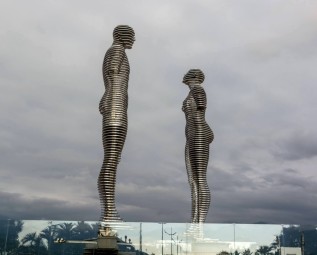 rzeźba Ali i Nino w Batumi