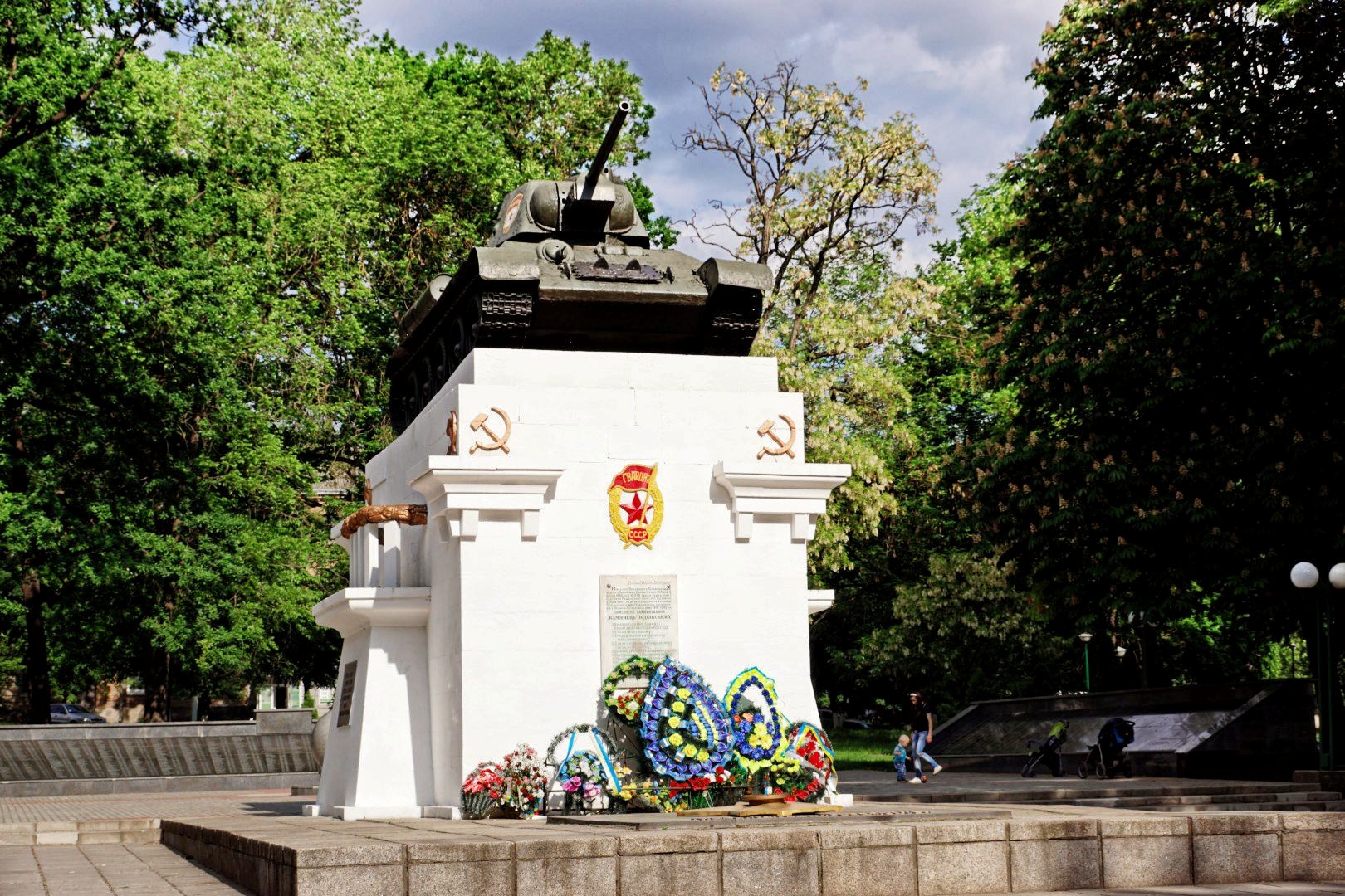 Czołg - pomnik w Kamieńcu Podolskim