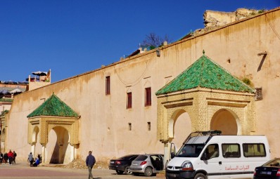 Malownicze mure obronne na Placu al-Hadim