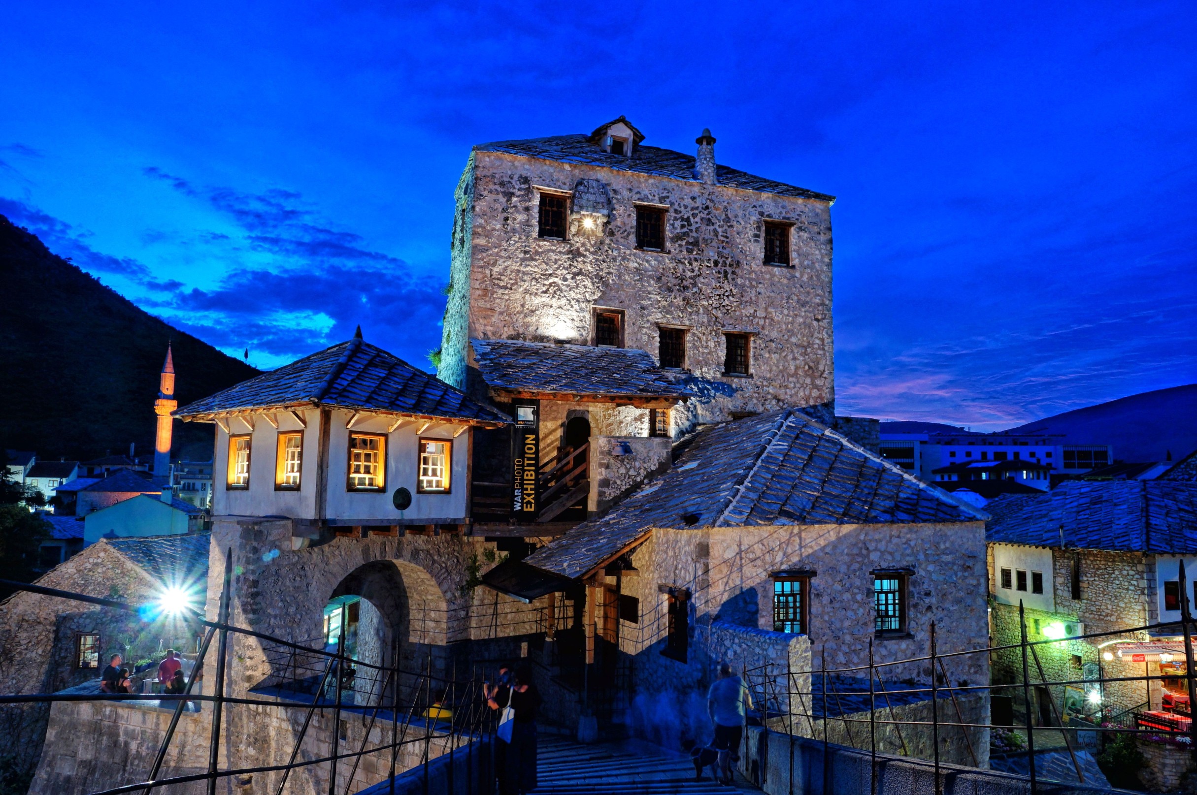 Atrakcje Mostaru nocą