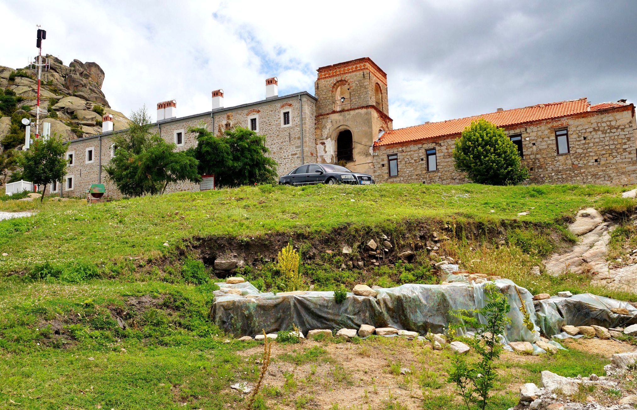 Klasztor Treskavec w czasie odbudowy